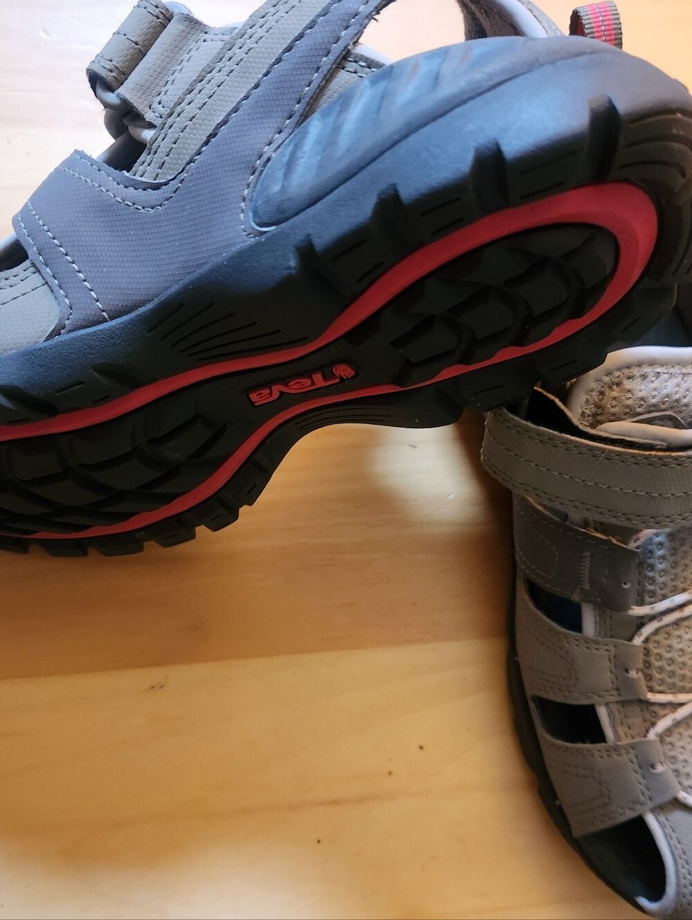 TEVA Deacon Hybrid Closed Toe Sandals F10011L - Picture 7 of 9